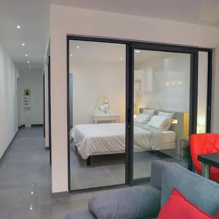 Le Drouhouse + Parking Prive דירה