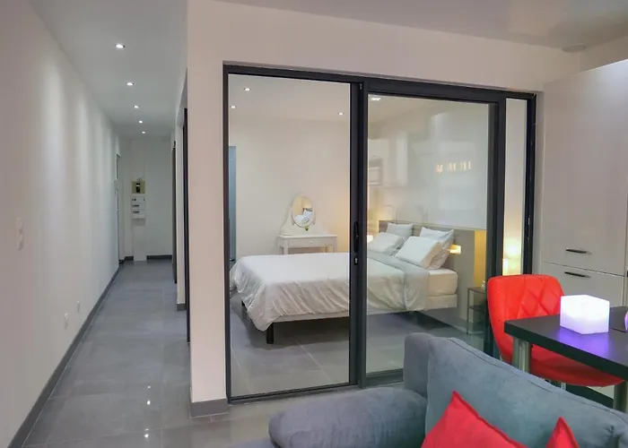 Le Drouhouse + Parking Prive Apartamento